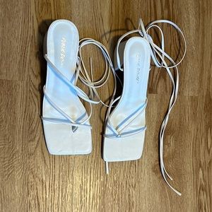 White tie up chunky heel